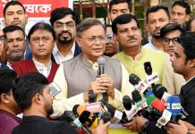 বিএনপির লিফলেট দেখে বানরও লাথি মারে : তথ্যমন্ত্রী