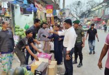 আড়াইহাজারে প্রশাসনের নিষেধাজ্ঞা অমান্য করে বাজারে অটোরিকশা, ১৮ জনকে জরিমানা