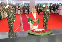 বঙ্গবন্ধুর প্রতিকৃতিতে প্রধানমন্ত্রীর শ্রদ্ধা