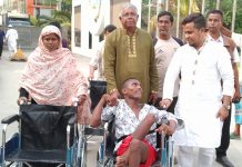 আড়াইহাজারে হুইল চেয়ার বিতরণ