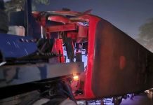 সোনারগাঁয়ে যাত্রীবাহি বাসের সঙ্গে অ্যাম্বুলেন্সের সংঘর্ষ,নিহত-১,আহত-১০