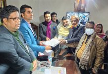 মনোনয়নপত্র জমা দিলেন বিএনপির প্রার্থী নজরুল ইসলাম আজাদ