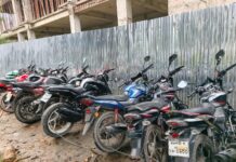 আড়াইহাজারে ট্রাফিক পুলিশের অভিযান ১২ বাইক আটক