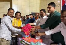 আড়াইহাজারে দুর্গাপূজা উপলক্ষ্যে ৩৭টি মন্দিরে নজরুল ইসলাম আজাদের অনুদান